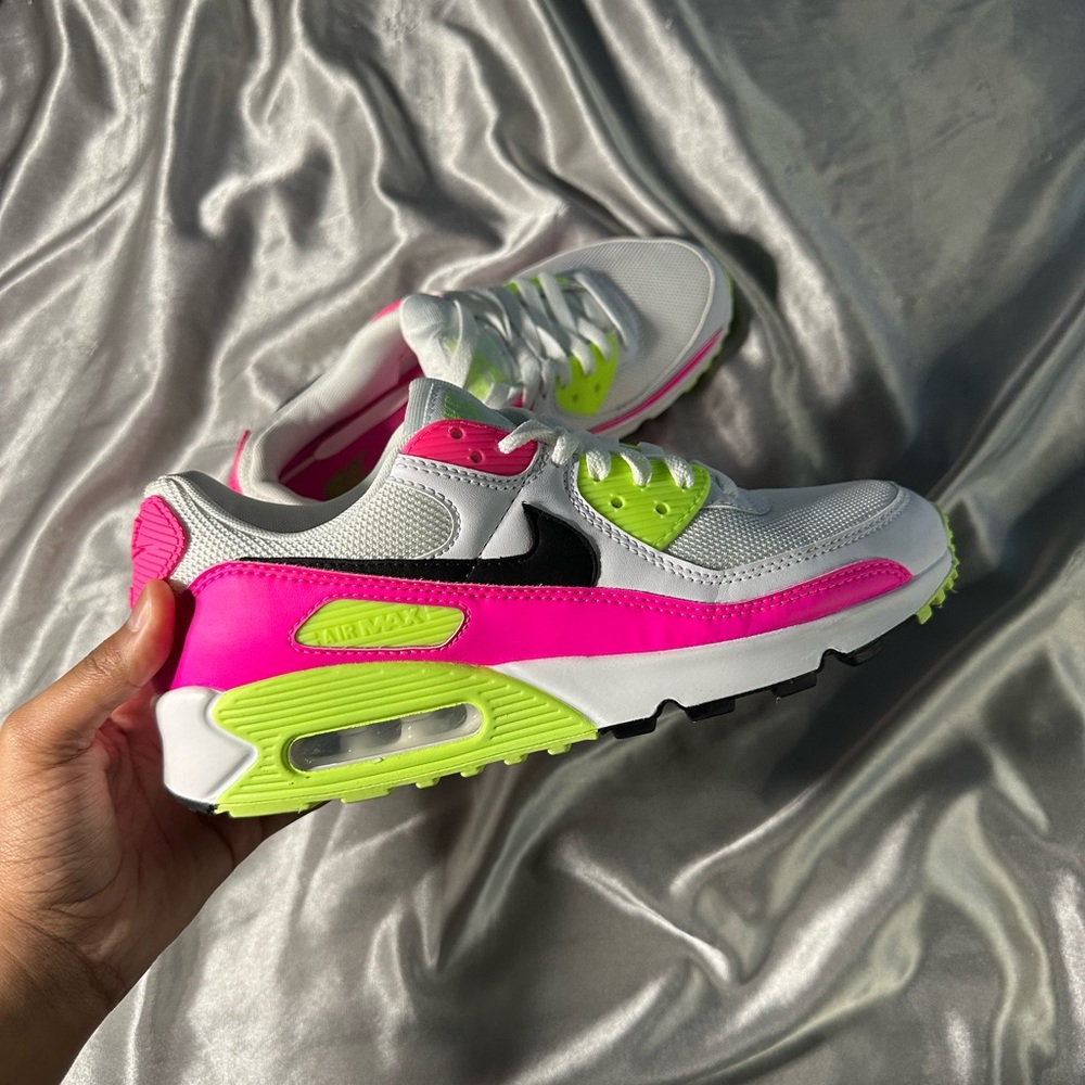 Wmns Air Max 90 GS 'Pink Volt'